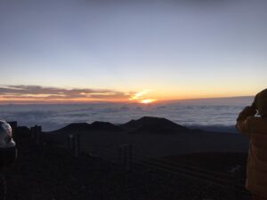 マウナケア　雲海からの夜明け