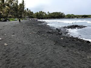 プナルウ黒砂海岸