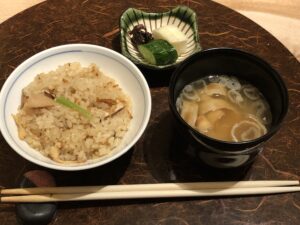 炊き込みご飯と止碗と香の物