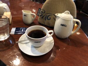 ポットでたっぷりのコーヒー