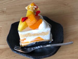 宮崎マンゴーと完熟パインのショートケーキ