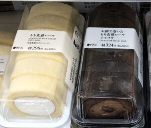 お餅で巻いたもち食感ロールショコラとオリジナル